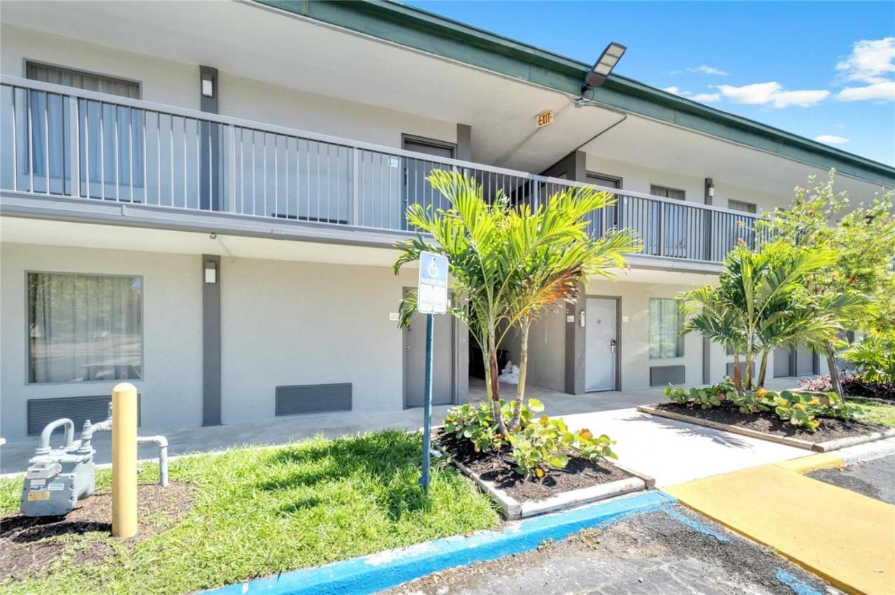 Marina Vibes - Sarasota Hotel Exterior photo